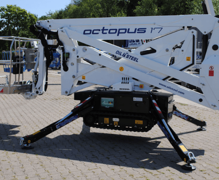Octopus 17 with outriggers extended