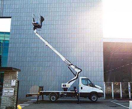 scorpion-1812-iveco-self-drive-truck-mount