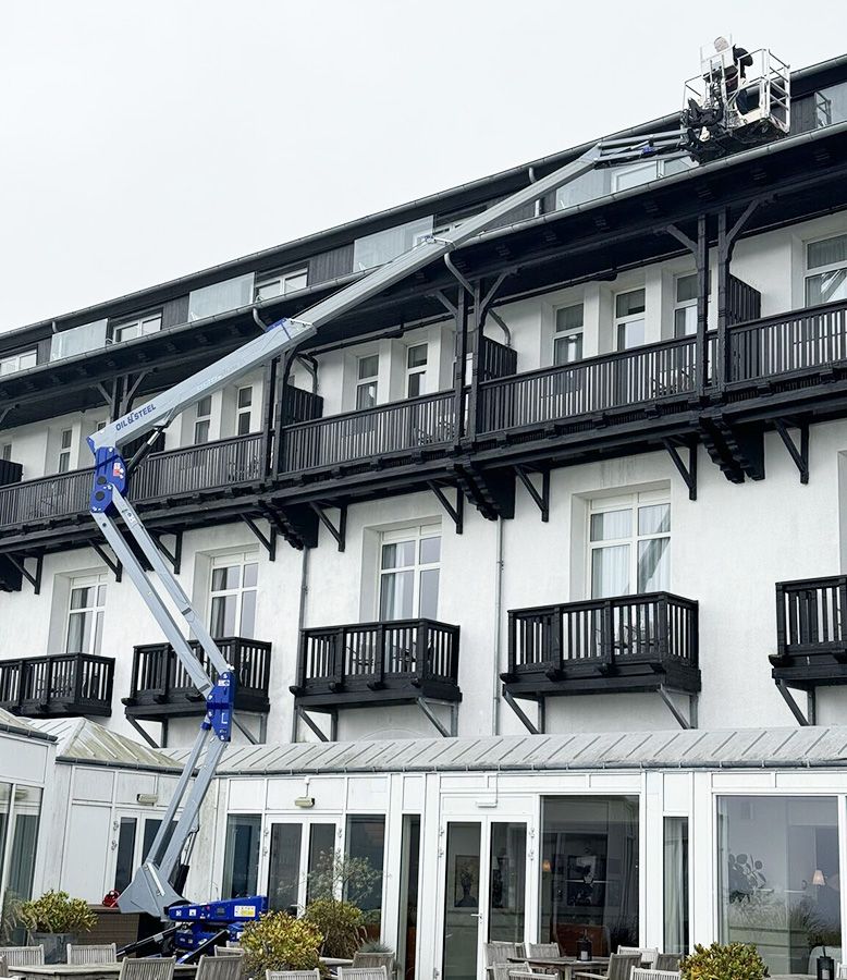 Hotel Maintenance at height made easy with Octoplus 21 Spider 4
